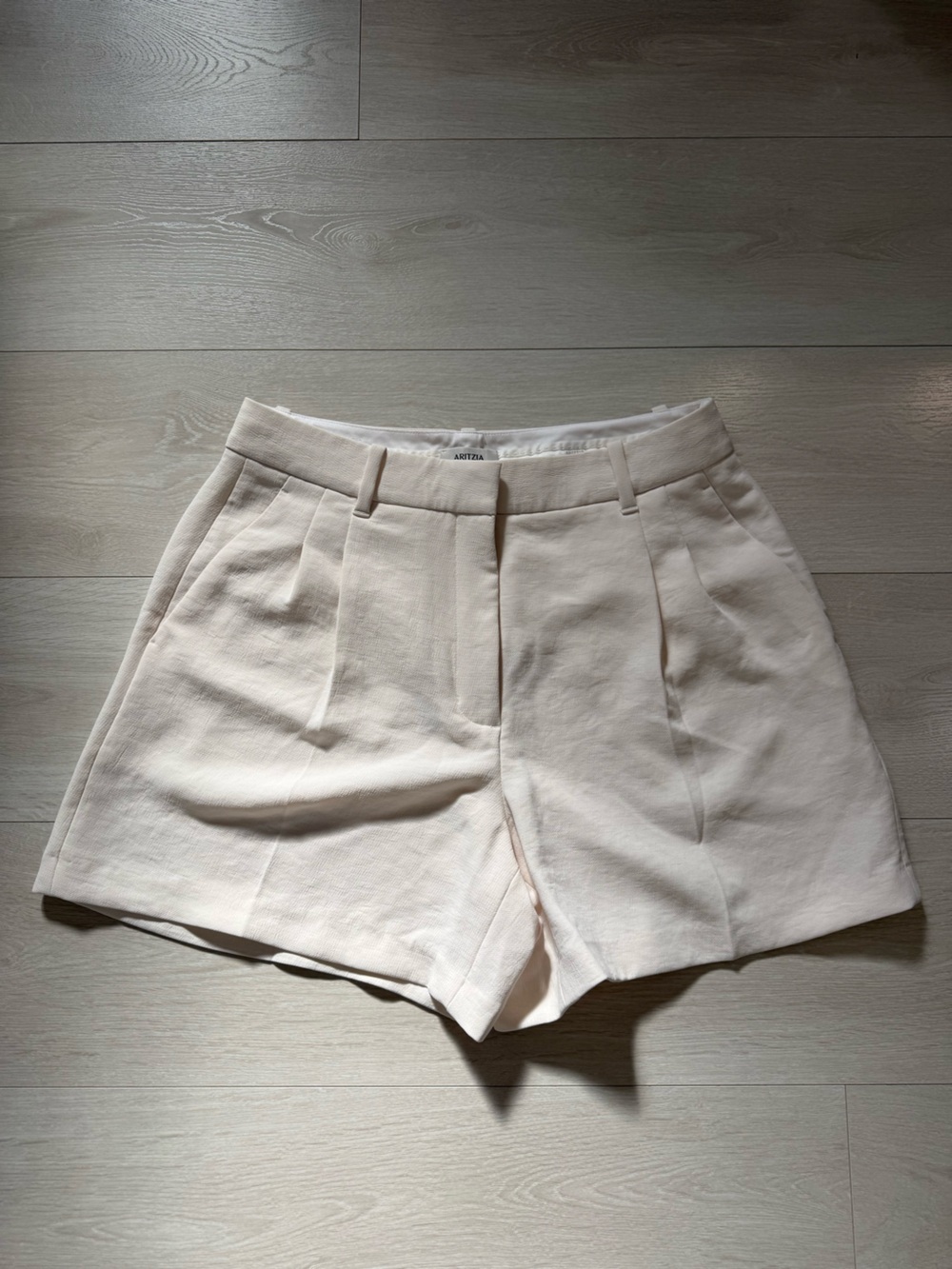 Aritzia High-Rise Effortless Curve fit Shorts